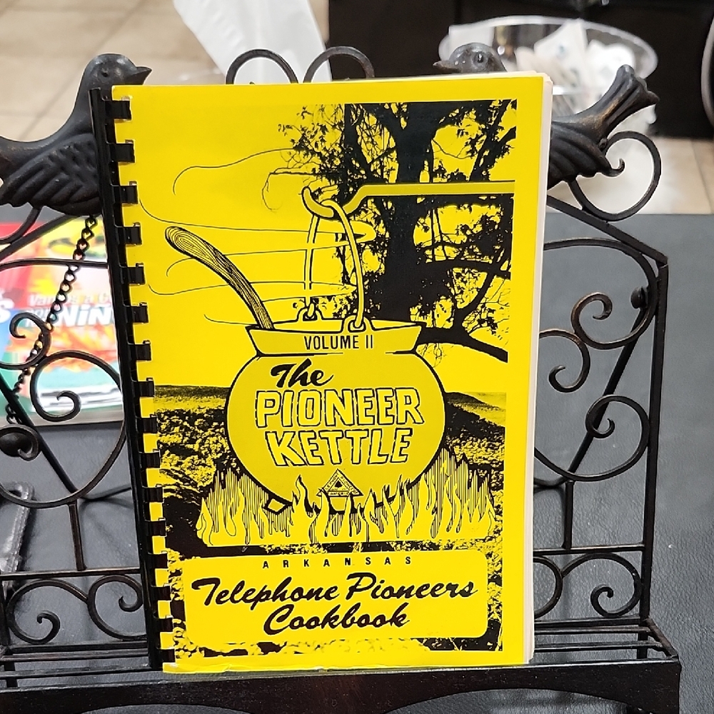 VINTAGE 1991"THE PIONEER KETTLE VOLUME II" COOKBOOK